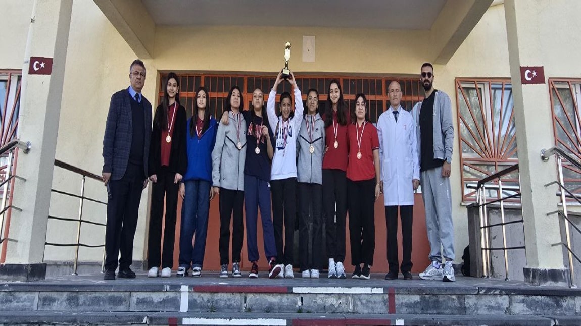 VOLEYBOL TAKIMIMIZ İLÇE ÜÇÜNCÜSÜ